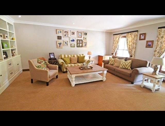 4 BEDROOM FREESTANDING TO LET IN DAWNCLIFFE